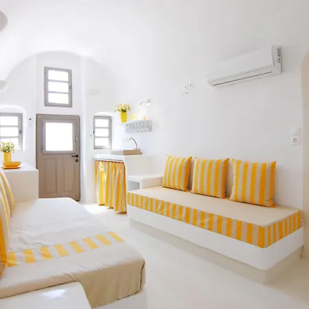 White Grape Konukevi Oia