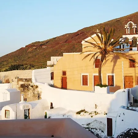 White Grape Konukevi Oia