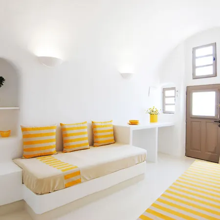 White Grape Guest house Oia (Santorini)