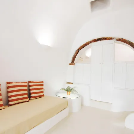 White Grape Guest house Oia (Santorini)