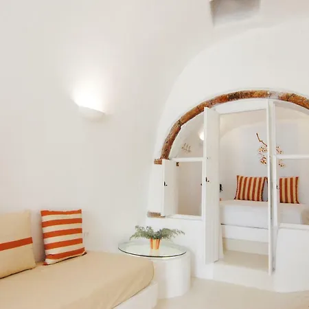 White Grape Guest house Oia (Santorini)