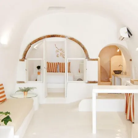 White Grape Guest house Oia (Santorini)