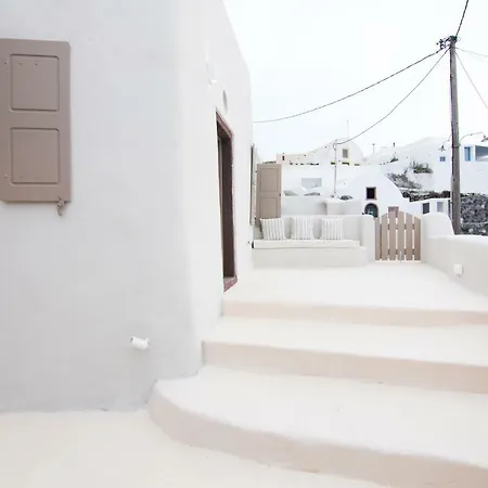 White Grape Guest house Oia (Santorini)