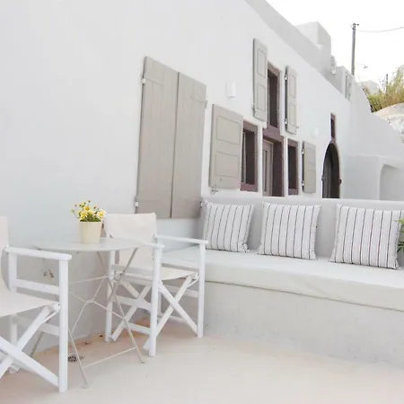 White Grape Guest house Oia (Santorini)